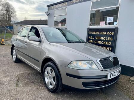 SKODA OCTAVIA 1.6 FSI Ambiente 