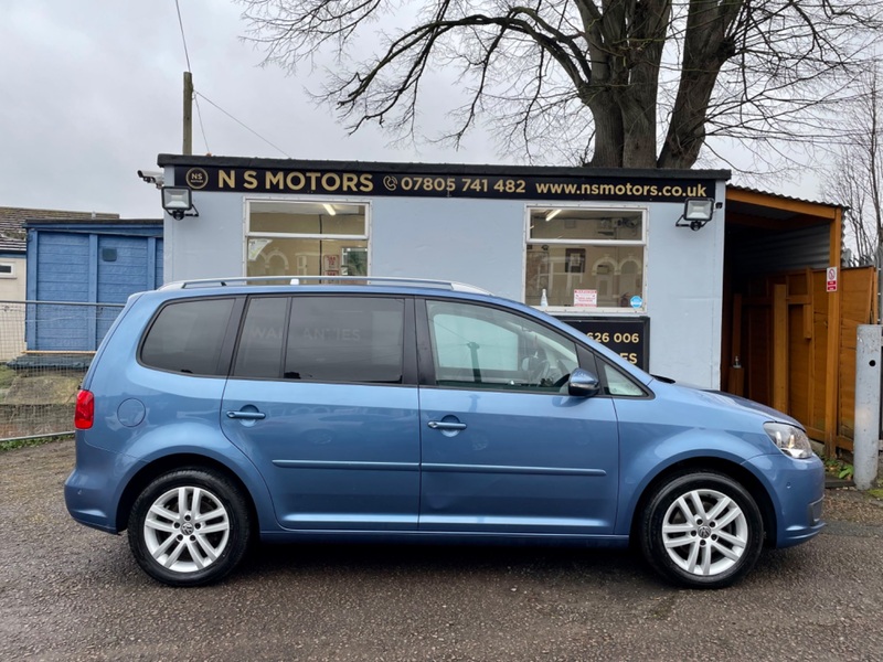 VOLKSWAGEN TOURAN