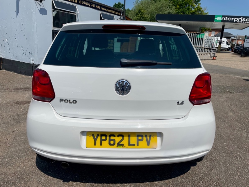 VOLKSWAGEN POLO